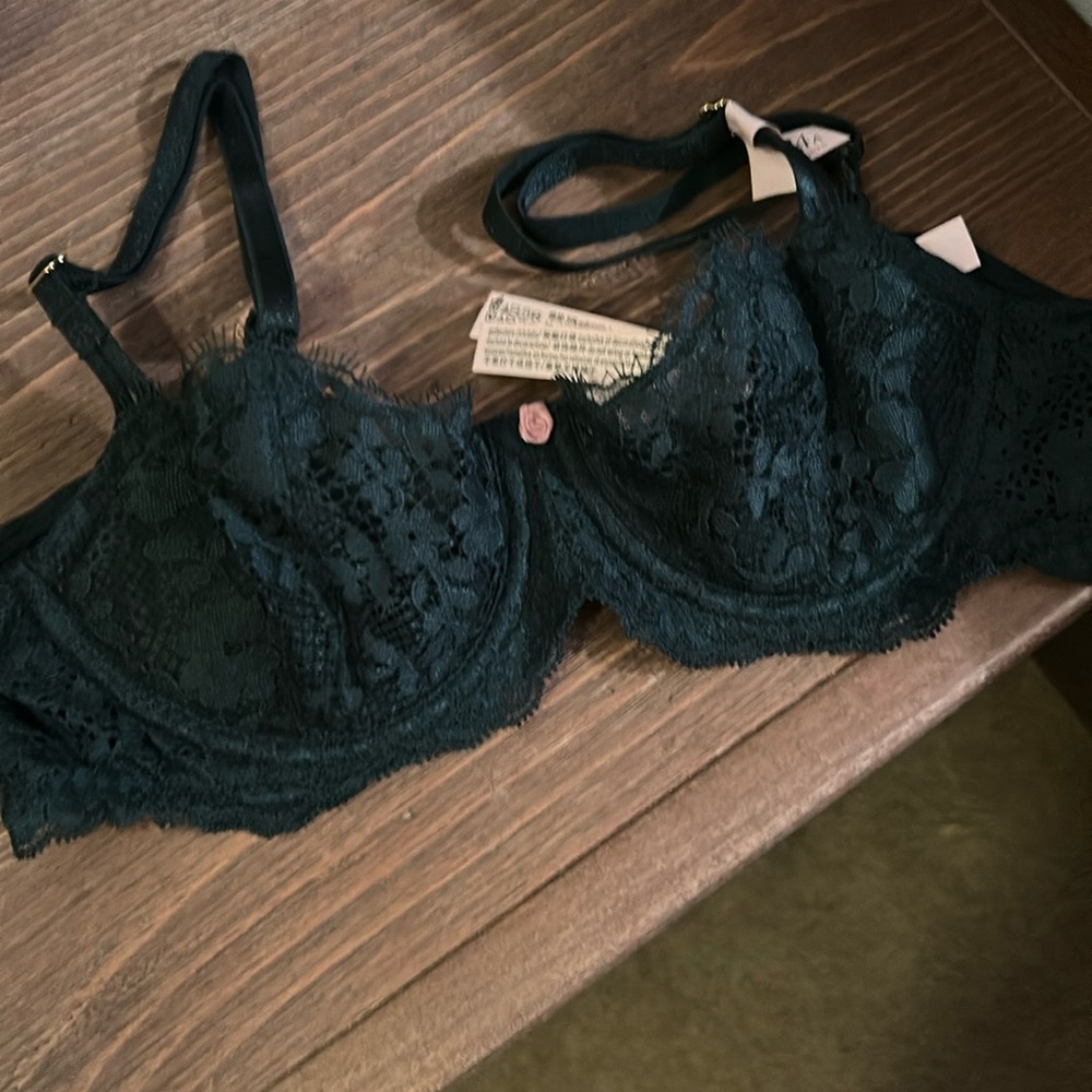 NWT Victoria’s Secret Wicked Unlined Bra 34A